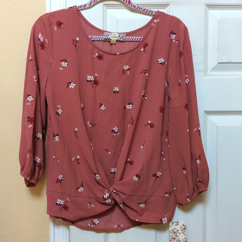 Rose color top, twist front, size M, NWT
